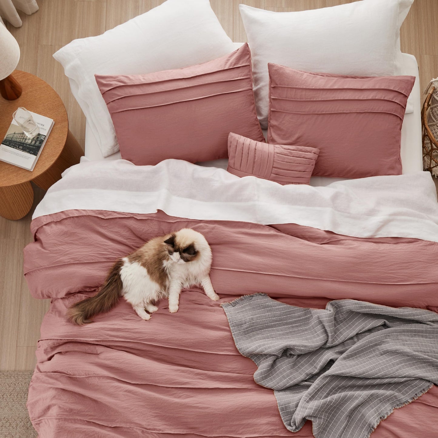 Bedsure Beige Queen Comforter Set - 4 Pieces Pinch Pleat Bed Set, Down Alternative Bedding Sets for All Season, 1 Comforter, 2 Pillowcases, 1 Decorative Pillow